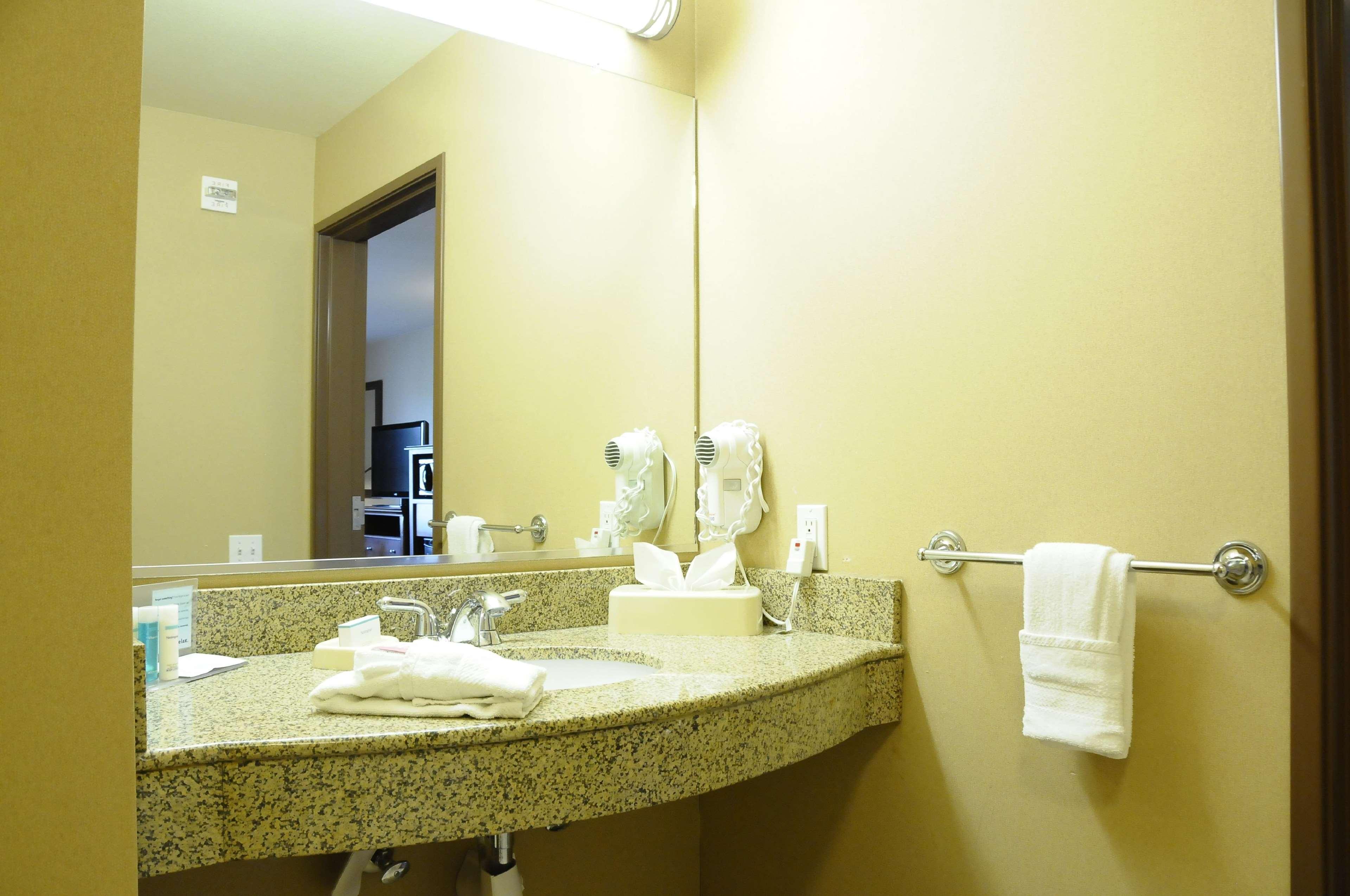 Hampton Inn & Suites Ред-Блафф Экстерьер фото