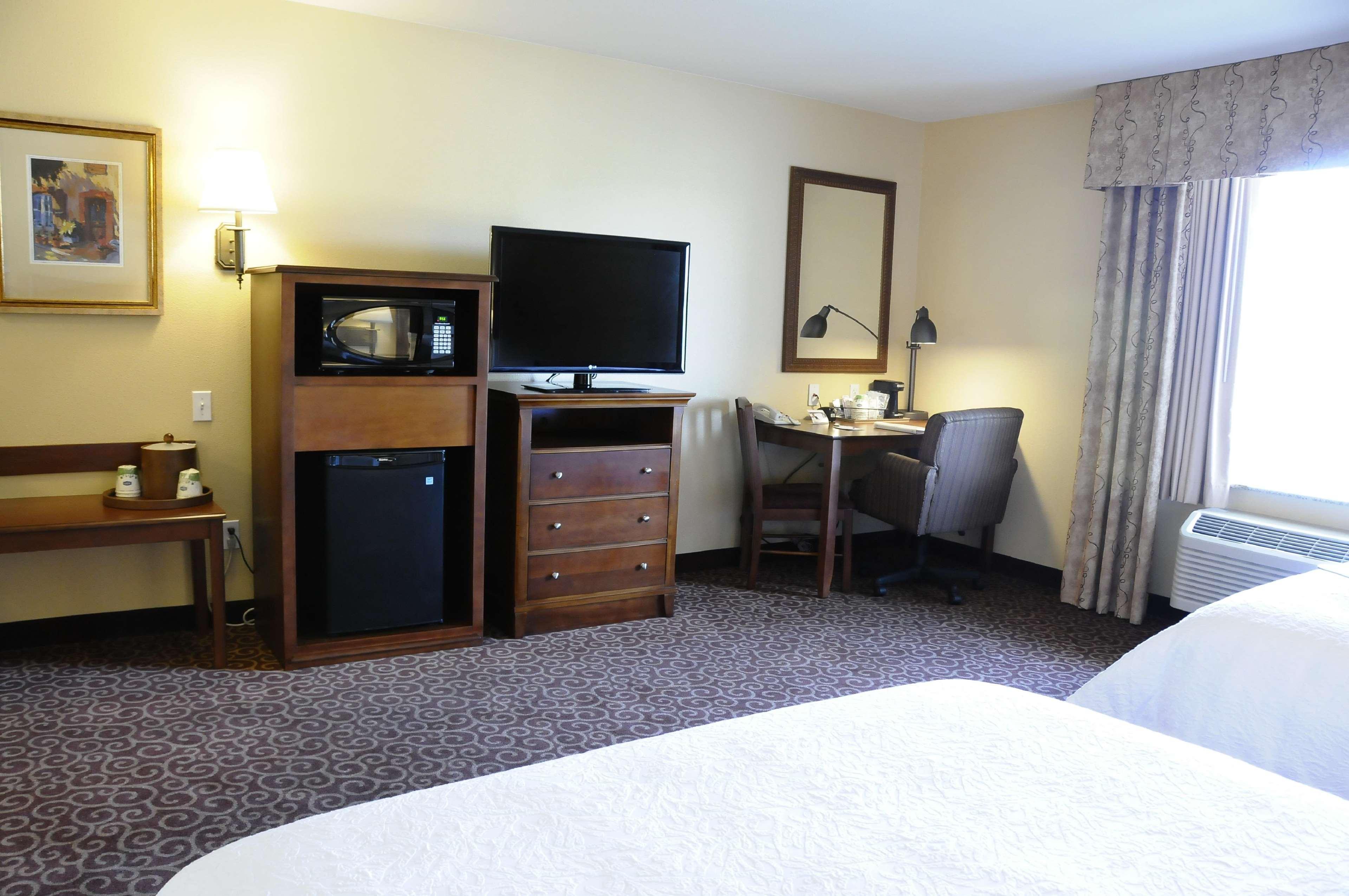 Hampton Inn & Suites Ред-Блафф Экстерьер фото