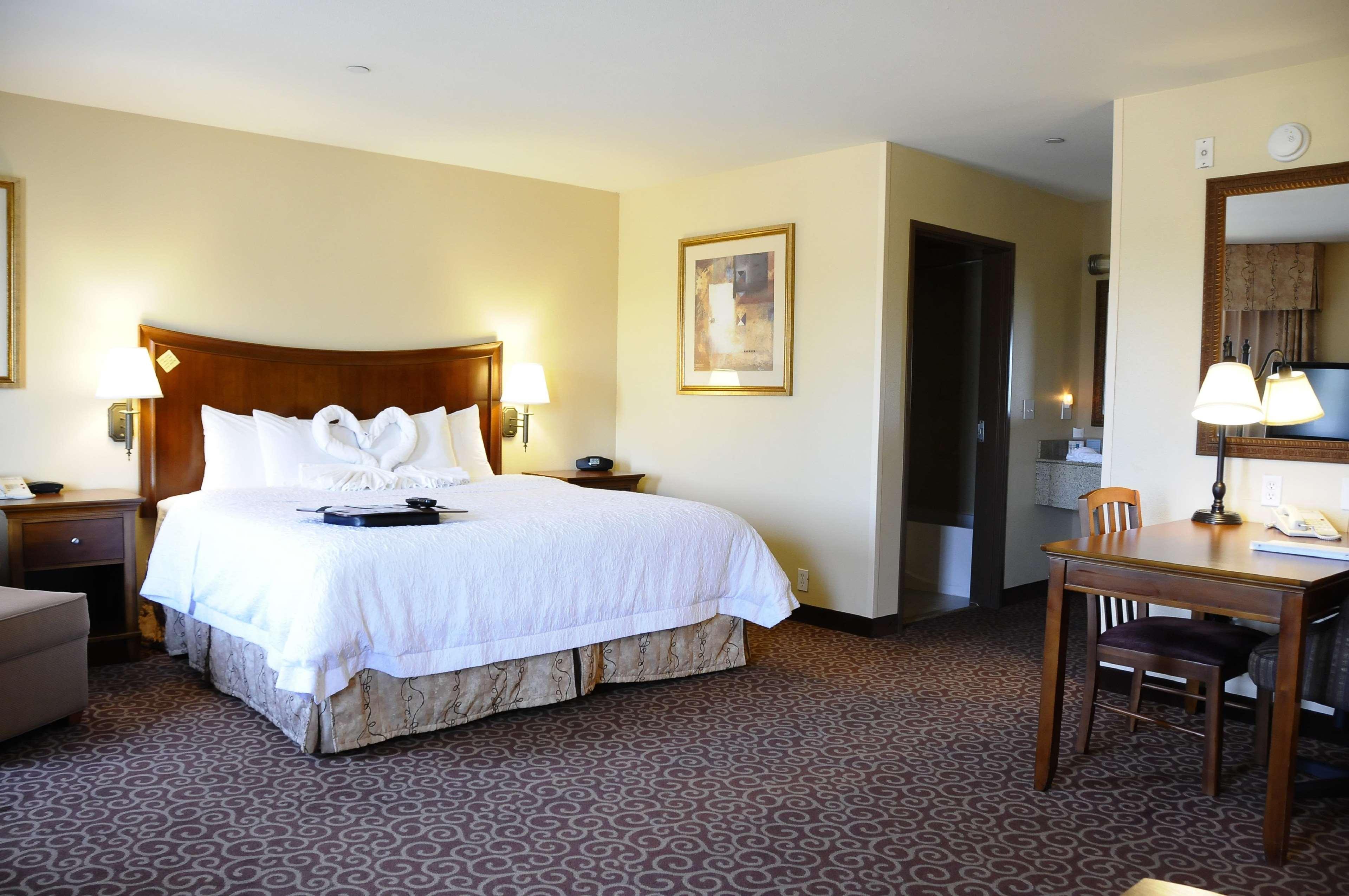 Hampton Inn & Suites Ред-Блафф Экстерьер фото
