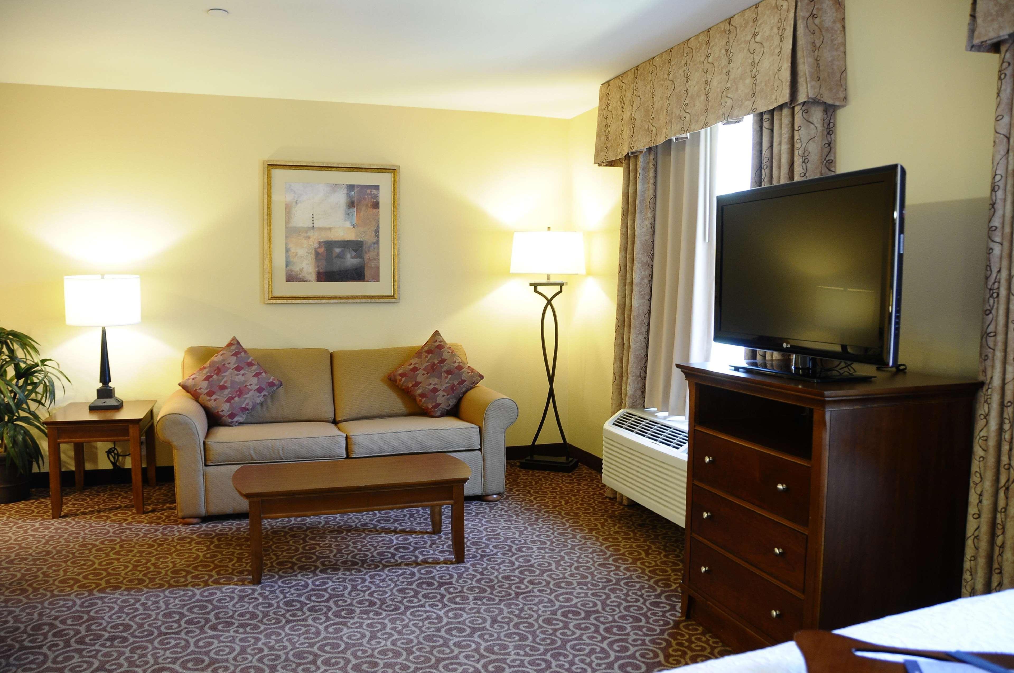 Hampton Inn & Suites Ред-Блафф Экстерьер фото