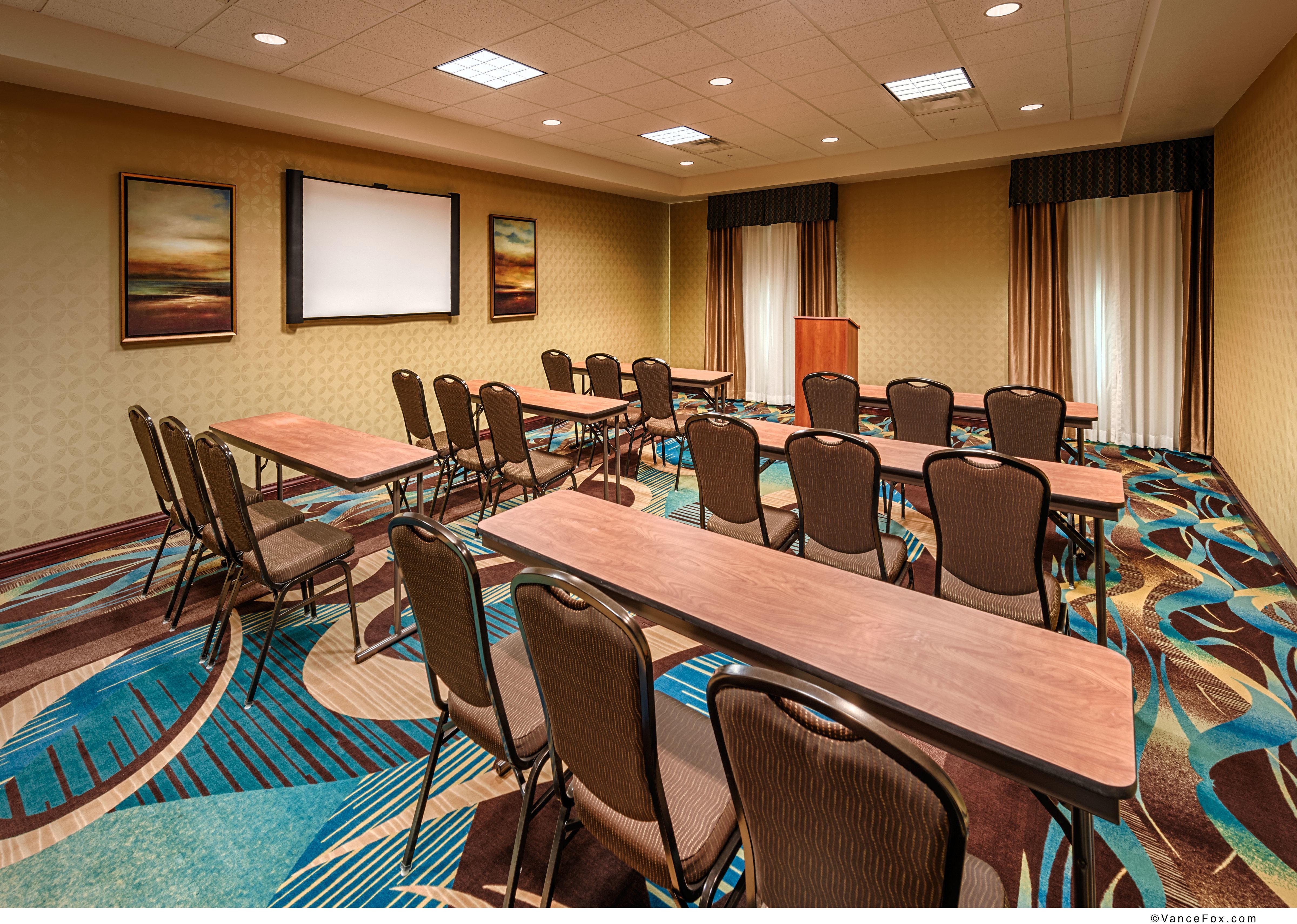 Hampton Inn & Suites Ред-Блафф Экстерьер фото