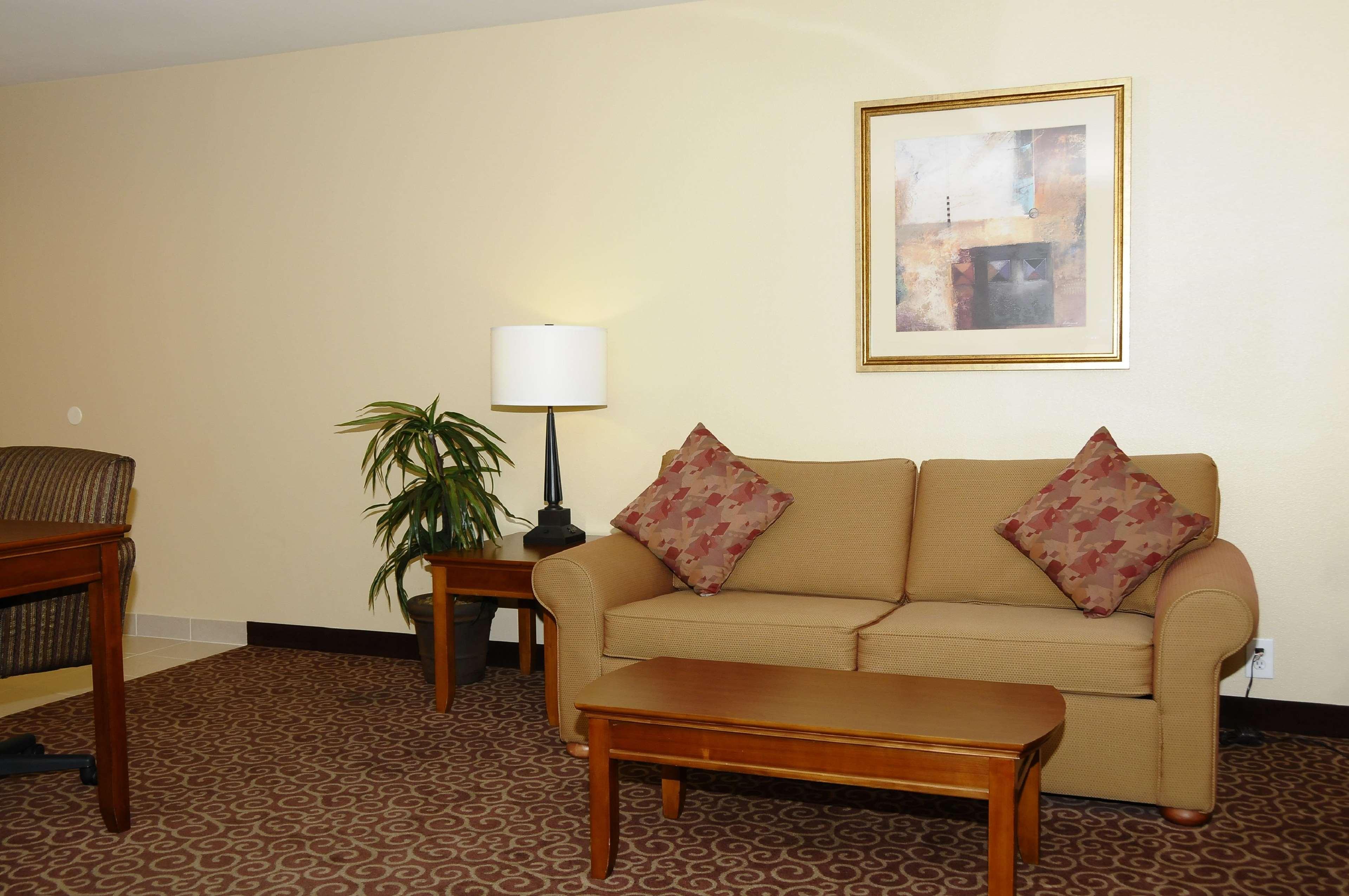 Hampton Inn & Suites Ред-Блафф Экстерьер фото