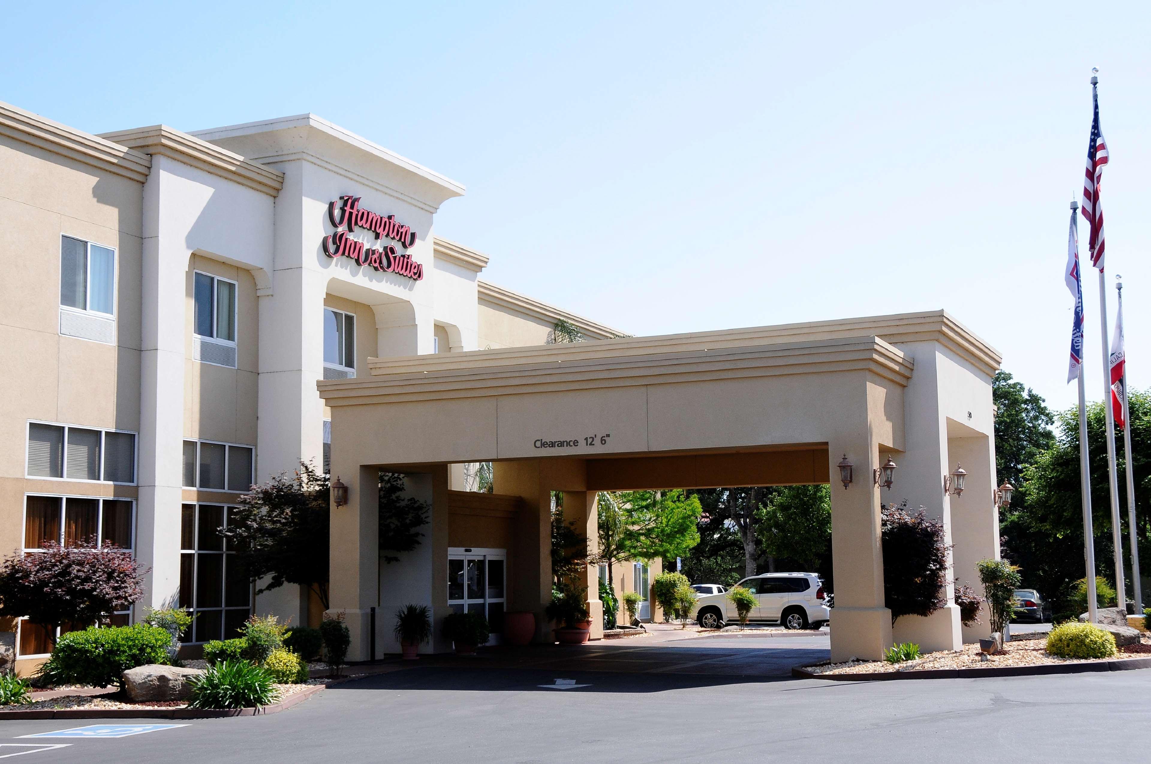 Hampton Inn & Suites Ред-Блафф Экстерьер фото