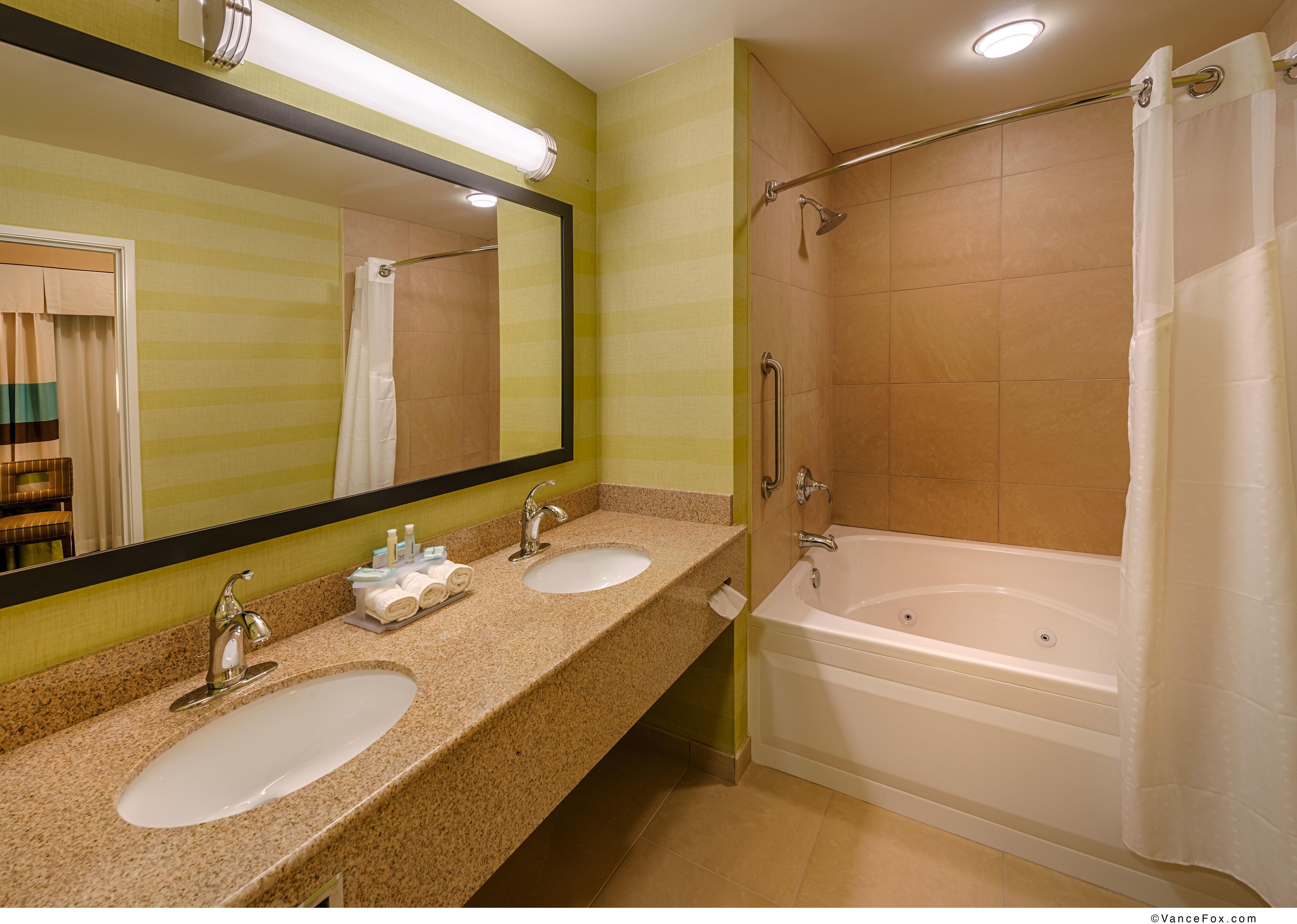 Hampton Inn & Suites Ред-Блафф Экстерьер фото