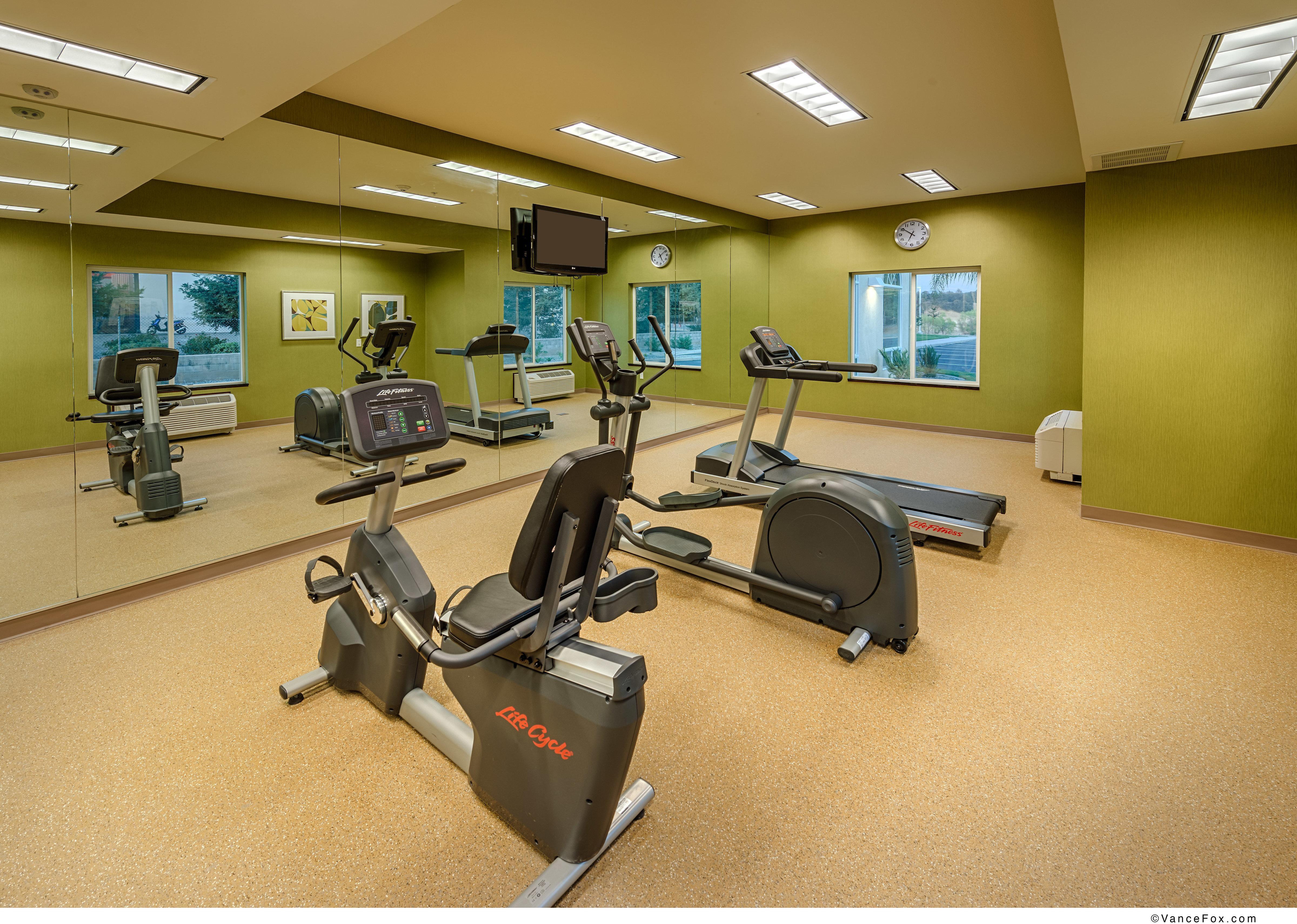 Hampton Inn & Suites Ред-Блафф Экстерьер фото