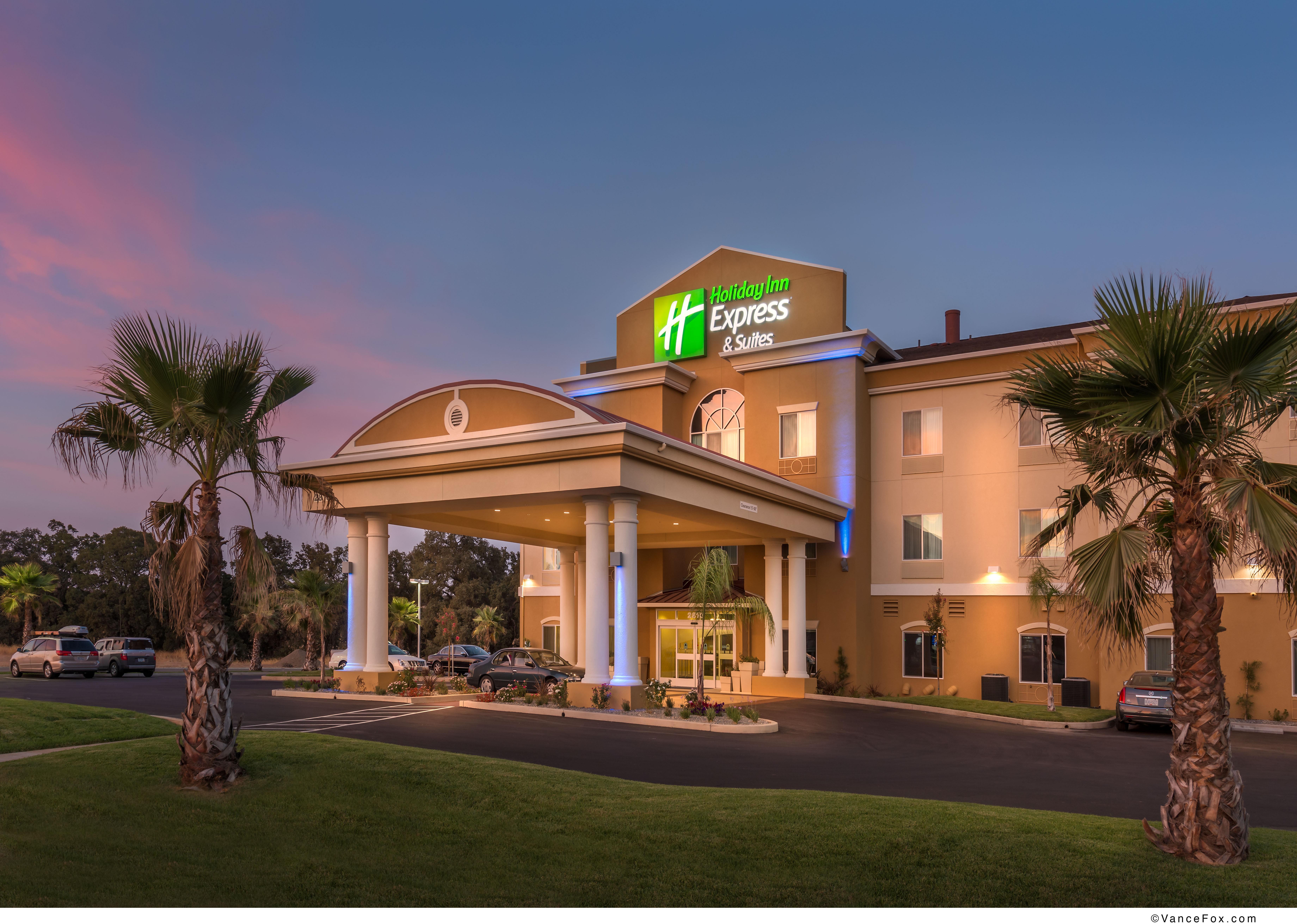 Hampton Inn & Suites Ред-Блафф Экстерьер фото