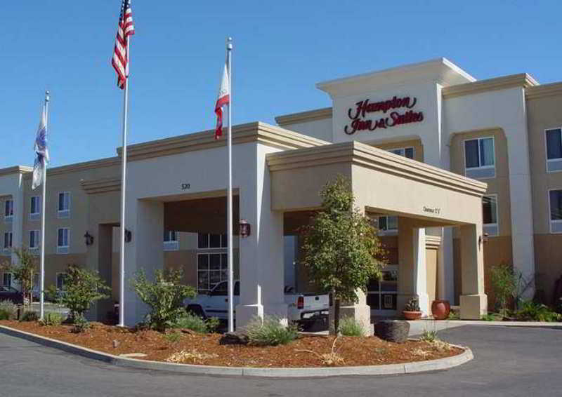 Hampton Inn & Suites Ред-Блафф Экстерьер фото