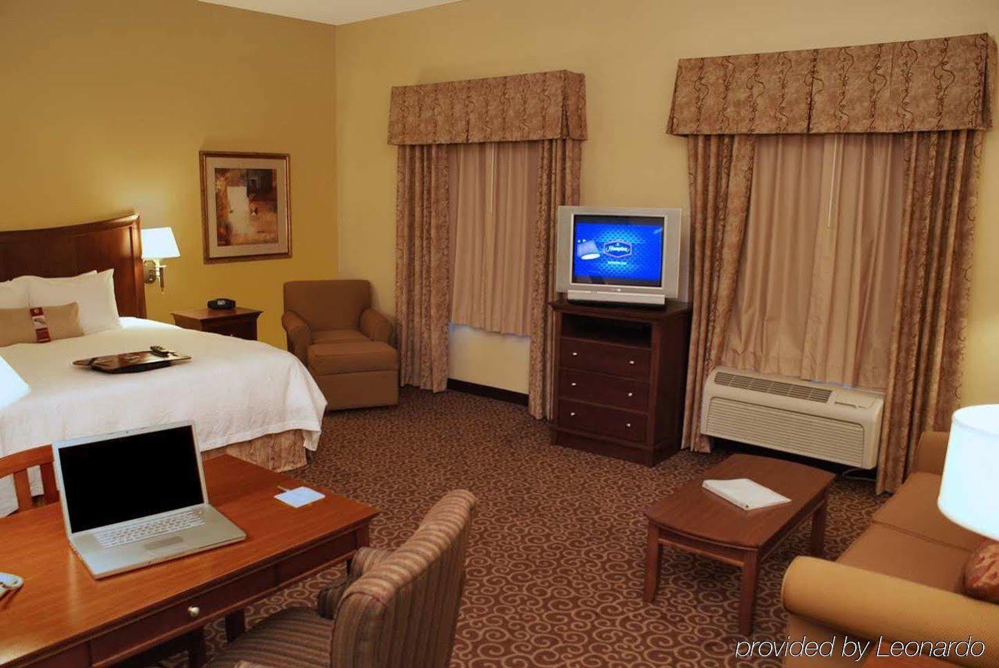 Hampton Inn & Suites Ред-Блафф Номер фото