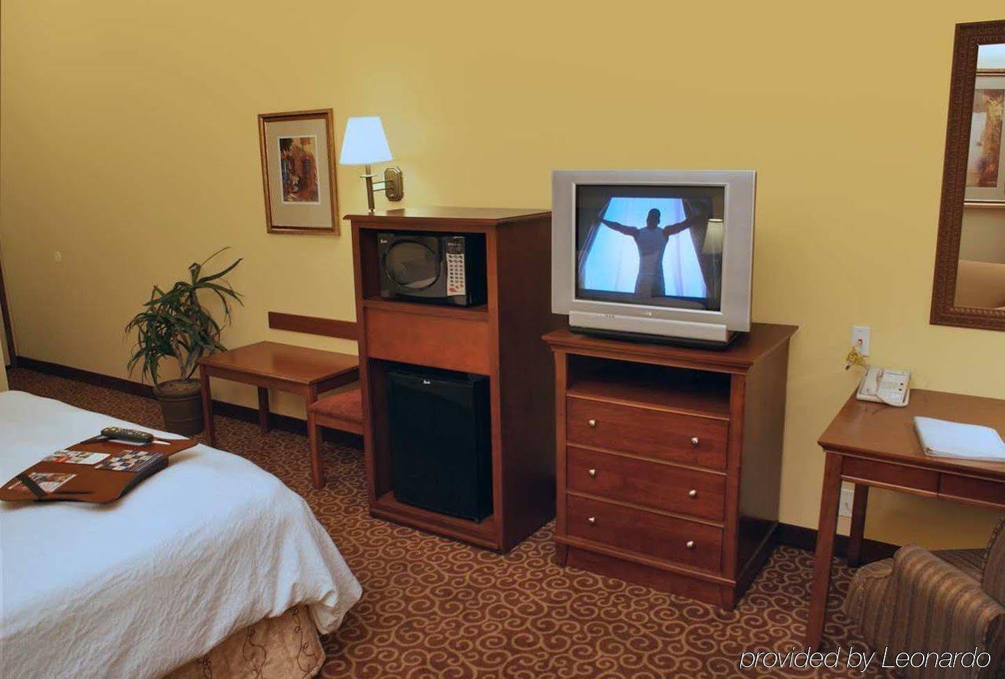 Hampton Inn & Suites Ред-Блафф Номер фото